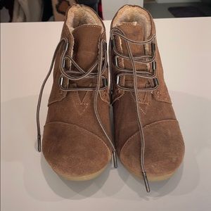 Brown fleece lined wedges